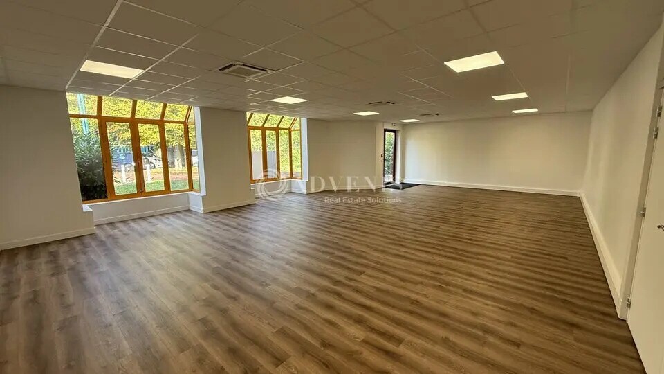 Light Industrial in Croissy-Beaubourg to rent - Building Photo - Image 2 of 7