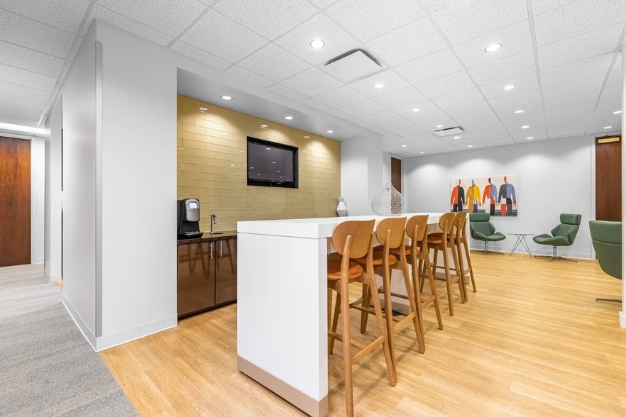 260 Peachtree St NW, Atlanta, GA to rent - Interior Photo - Image 3 of 28