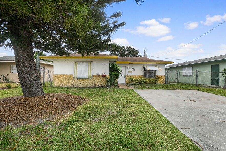 1025 W 7th St, Riviera Beach, FL for sale - Primary Photo - Image 1 of 1