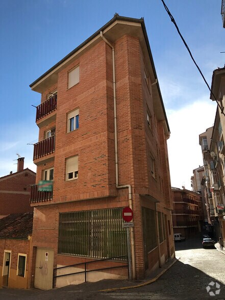 Calle de Miraflores, 5, Segovia, Segovia to rent - Primary Photo - Image 1 of 2