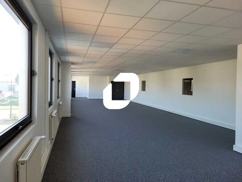 Office in Lisses to rent - Interior Photo - Image 3 of 8