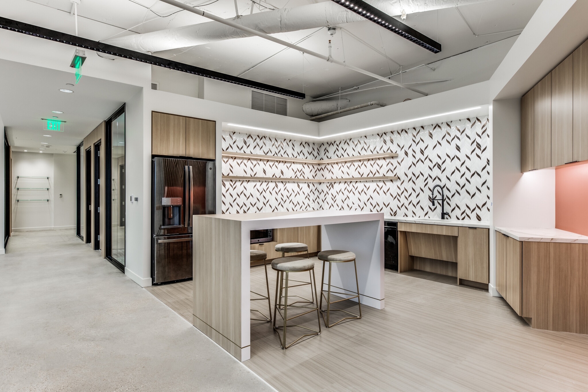 5400 Lyndon B Johnson Fwy, Dallas, TX to rent Interior Photo- Image 1 of 12