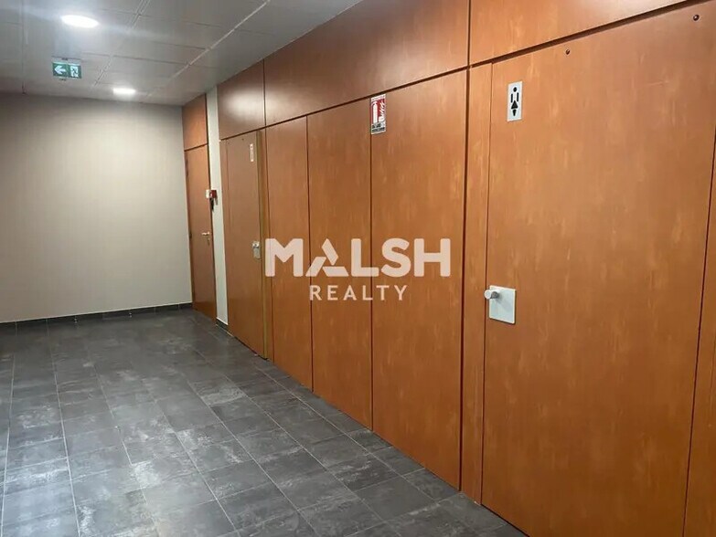 Office in Saint-Priest to rent - Interior Photo - Image 3 of 11