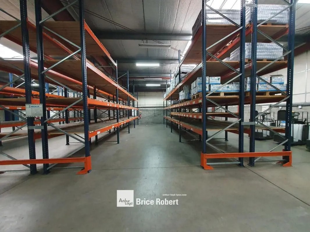 Light Industrial in Saint-Quentin-Fallavier for sale Interior Photo- Image 1 of 6