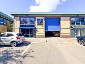 Pacific Rd, Altrincham to rent Building Photo- Image 1 of 12