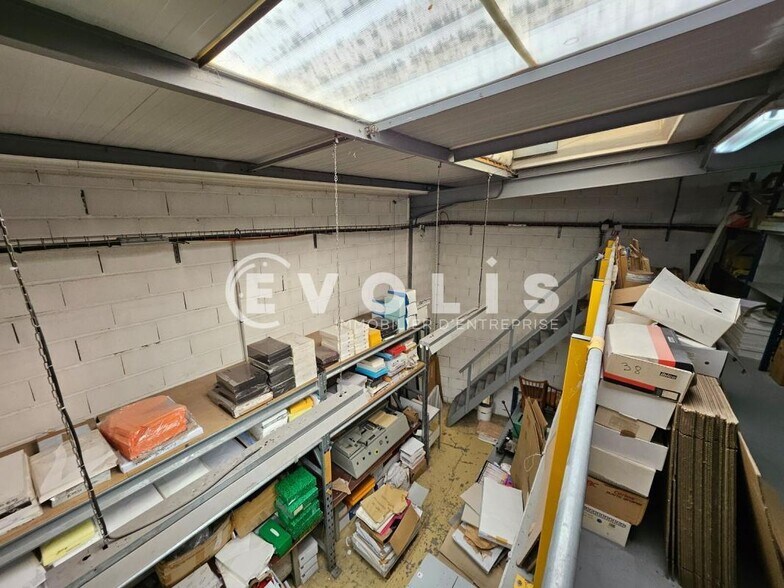 Light Industrial in Arcueil to rent - Interior Photo - Image 3 of 21