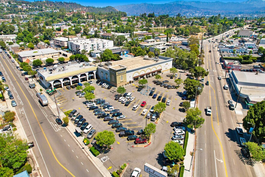 2712-2732 Griffith Park Blvd, Los Angeles, CA to rent - Building Photo - Image 2 of 3