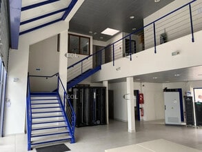 Light Industrial in Morangis for sale Interior Photo- Image 2 of 5