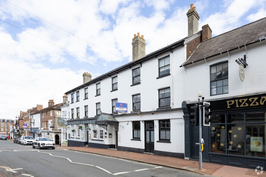 High St, East Grinstead to rent - Building Photo - Image 2 of 3