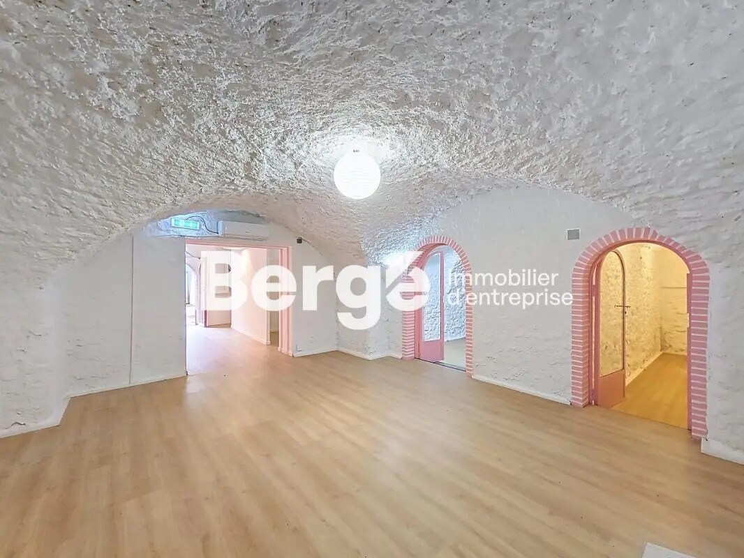 Retail in Cannes for sale Building Photo- Image 1 of 16