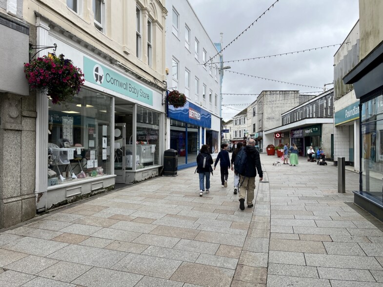 28-30 Fore St, St Austell to rent - Building Photo - Image 2 of 4