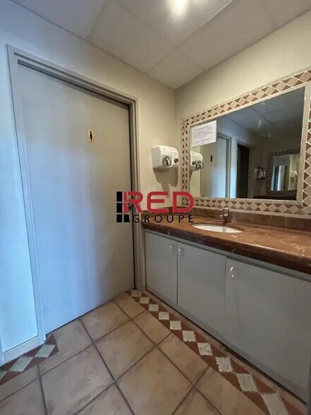 Office in LES MILLES to rent - Building Photo - Image 3 of 3