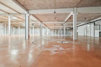 Light Industrial in Romainville to rent Building Photo- Image 1 of 18