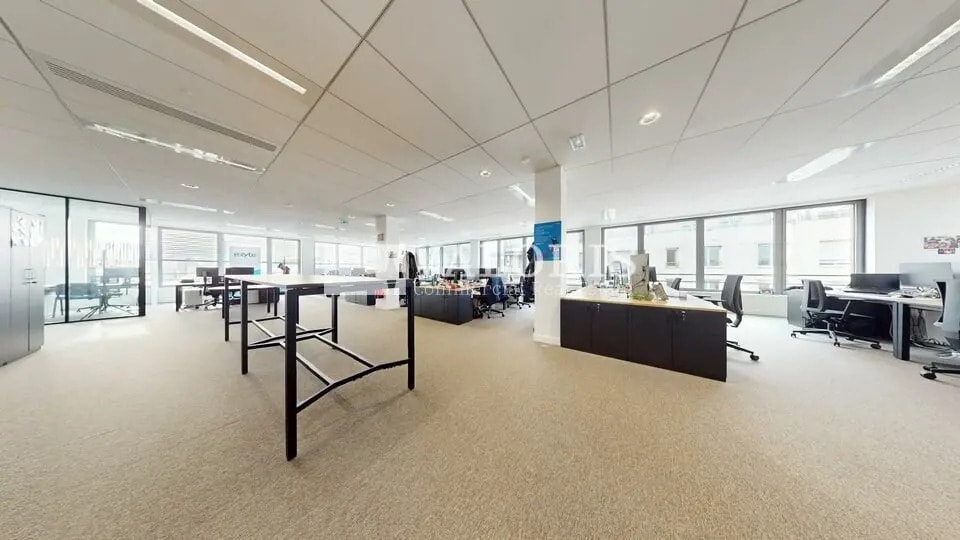 Office in Lyon to rent Interior Photo- Image 1 of 7