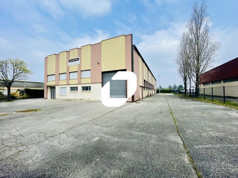 Light Industrial in Chassieu to rent - Building Photo - Image 1 of 10
