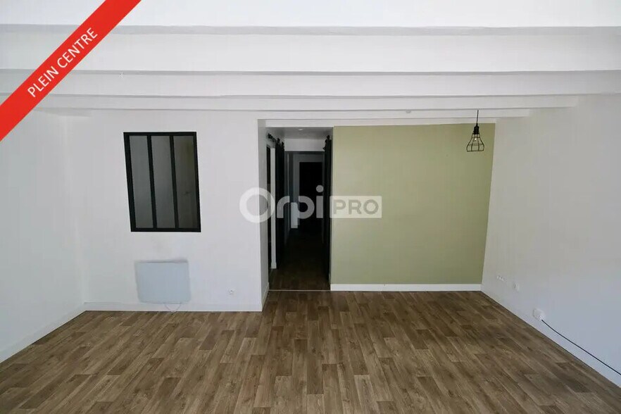 Retail in Nantes to rent - Interior Photo - Image 2 of 6