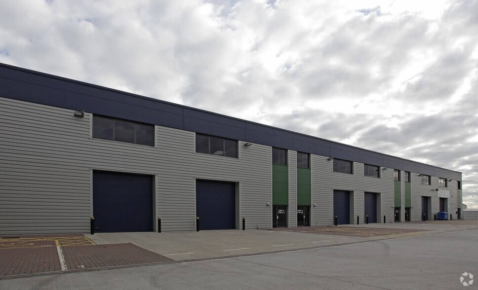 Tallon Rd, Brentwood to rent - Building Photo - Image 2 of 6