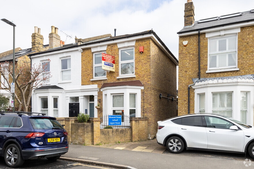 24 Gladstone Rd, London for sale - Primary Photo - Image 1 of 3