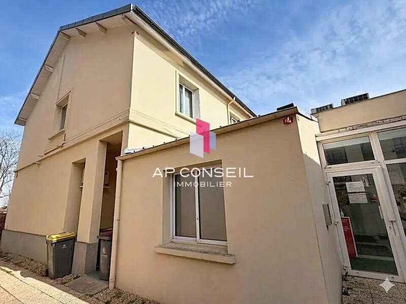 Office in SAINT CYR L ECOLE for sale Building Photo- Image 1 of 12