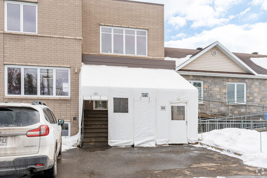 573 Rue De Bernières, Lévis, QC for rent - Building Photo - Image 3 of 3