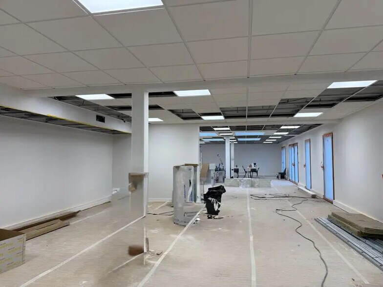 Office in Bordeaux to rent - Interior Photo - Image 3 of 3