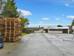 Lowfield Heath Rd, Horley for rent Building Photo- Image 1 of 7