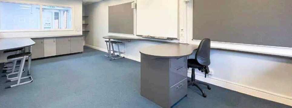 2-6 Fulham Broa, London to rent - Interior Photo - Image 3 of 11