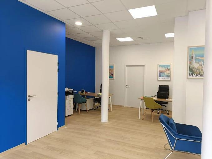 Retail in Marseille to rent - Interior Photo - Image 2 of 7