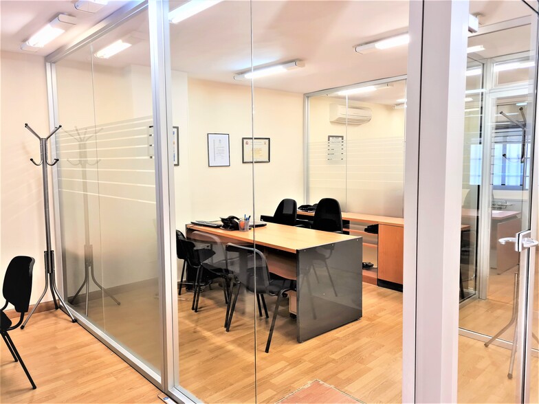 Avenida Constitución, 22, Móstoles, Madrid to rent - Building Photo - Image 3 of 12