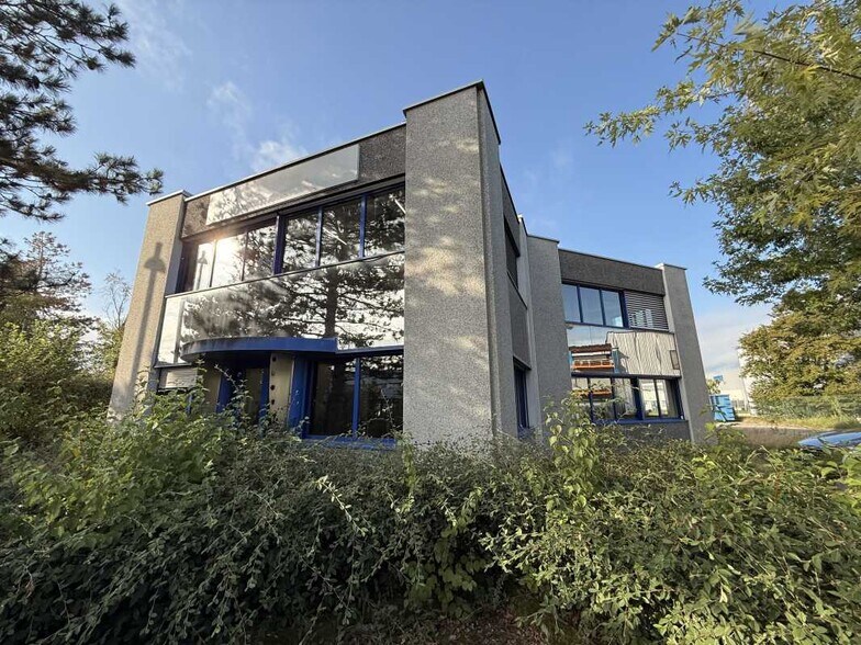 Light Industrial in Décines-Charpieu to rent - Building Photo - Image 2 of 15