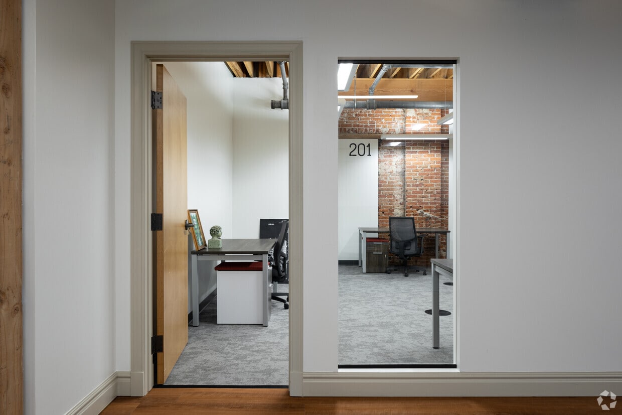 1512 Curtis St, Denver, CO to rent Interior Photo- Image 1 of 2