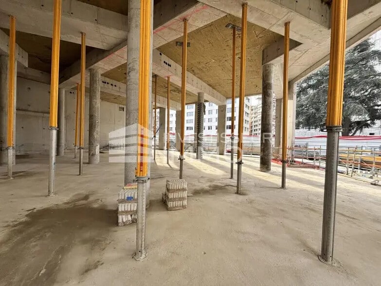 Retail in Ivry-sur-Seine to rent - Building Photo - Image 2 of 34