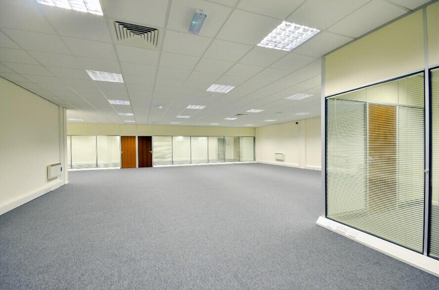 Knowles Hl, Bradford to rent - Interior Photo - Image 2 of 8