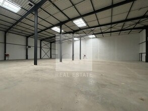Light Industrial in Heyrieux to rent Interior Photo- Image 2 of 11