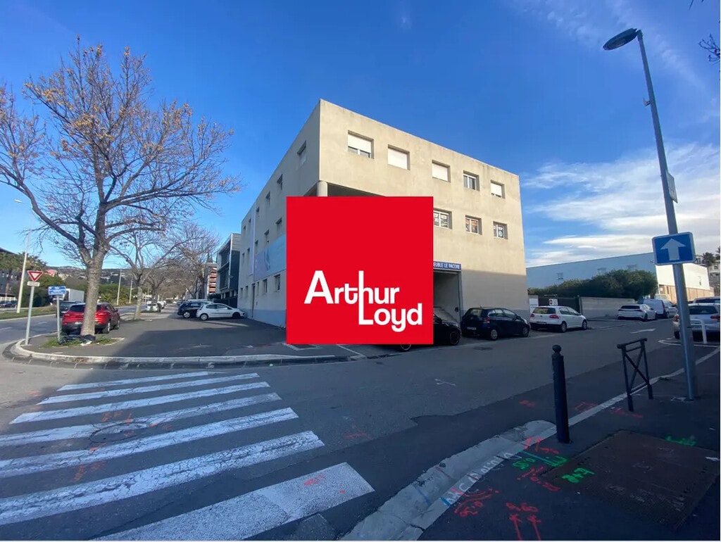 Location Bureaux 93 m² - Photo 1