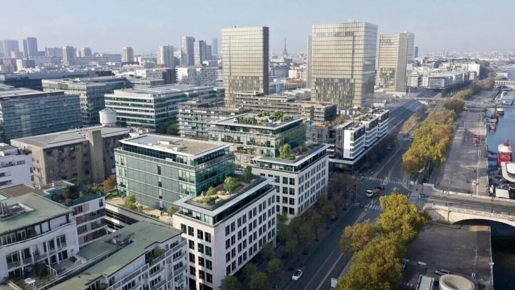 Location Bureaux 747 m² à 18 270 m² - Photo 1