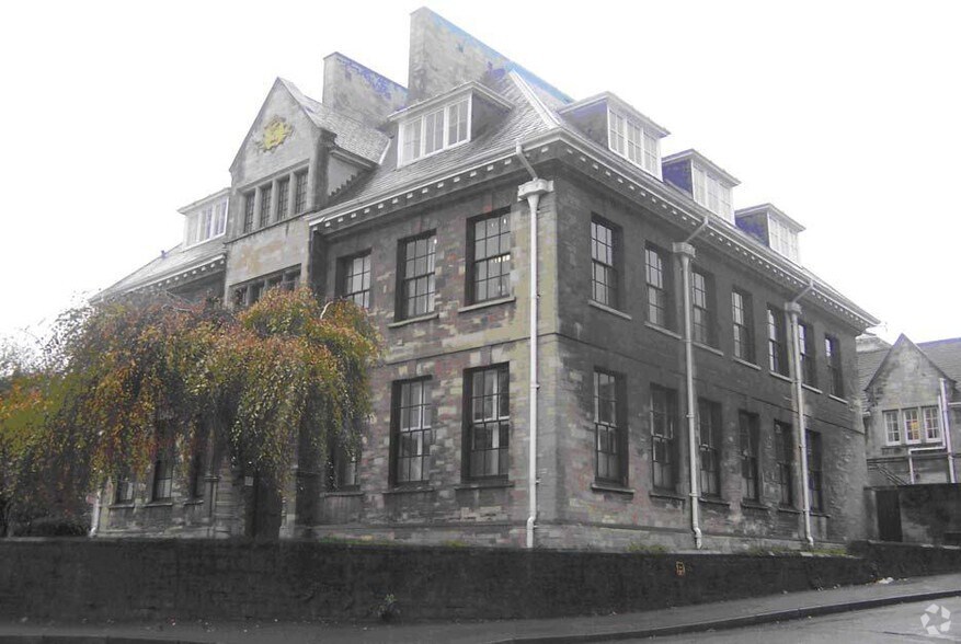 25-26 Gold Tops, Newport to rent - Building Photo - Image 2 of 2