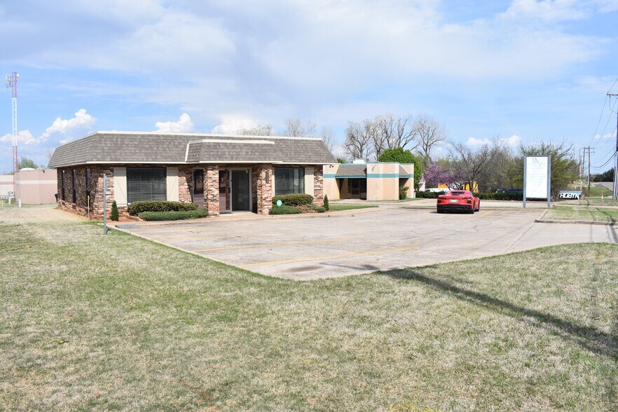 7733 W Britton Rd, Oklahoma City, OK for sale - Building Photo - Image 2 of 8