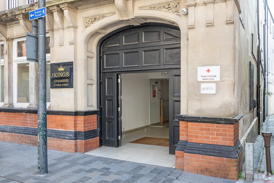 High St, Newport to rent - Building Photo - Image 3 of 4