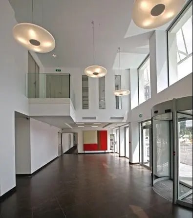 11 Avenue Morane Saulnier, Vélizy-Villacoublay to rent - Lobby - Image 3 of 7