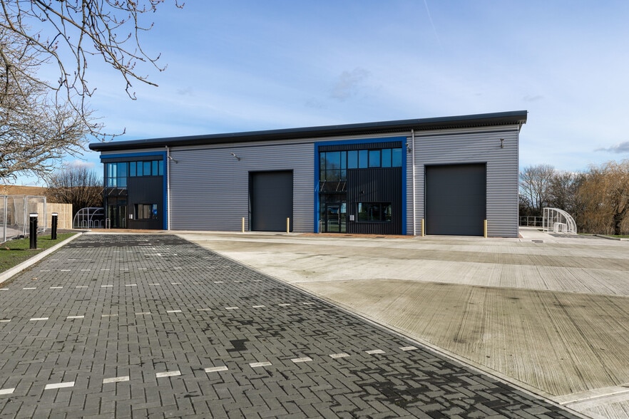 Units 14 & 15 Welsh Lane, Banbury for sale - Building Photo - Image 2 of 30