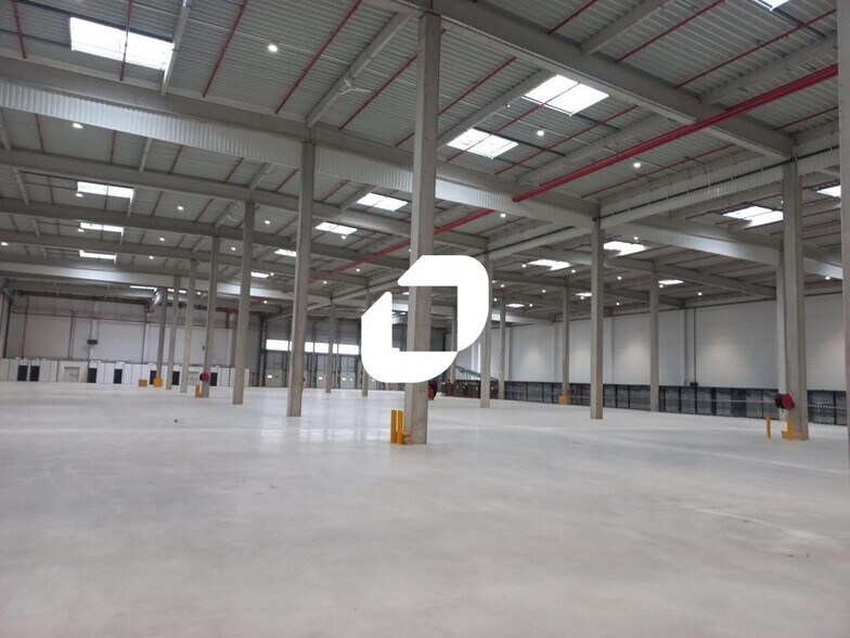 Light Industrial in Eragny to rent - Interior Photo - Image 3 of 11