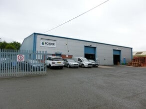 Queen St, Darlaston to rent Building Photo- Image 1 of 2