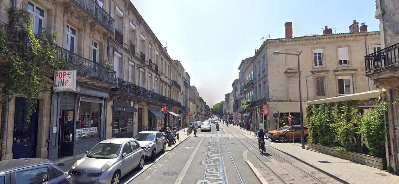 Retail in Bordeaux to rent Building Photo- Image 1 of 2