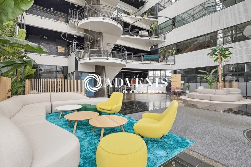 1 Rue Arnold Schoenberg, Guyancourt to rent - Lobby - Image 3 of 10