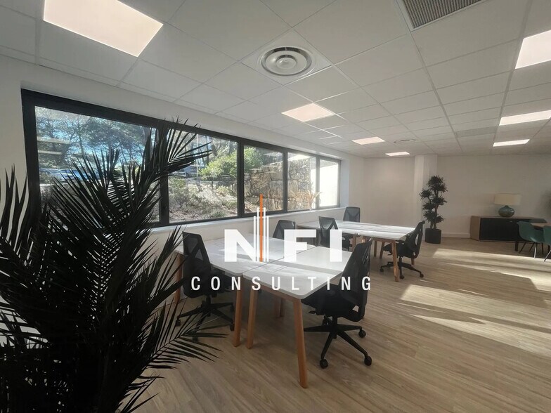 Office in Valbonne to rent - Interior Photo - Image 2 of 6