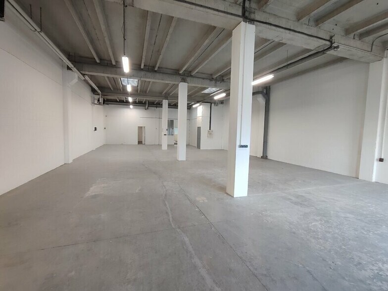 Light Industrial in Saint-Quentin-Fallavier to rent - Interior Photo - Image 3 of 9