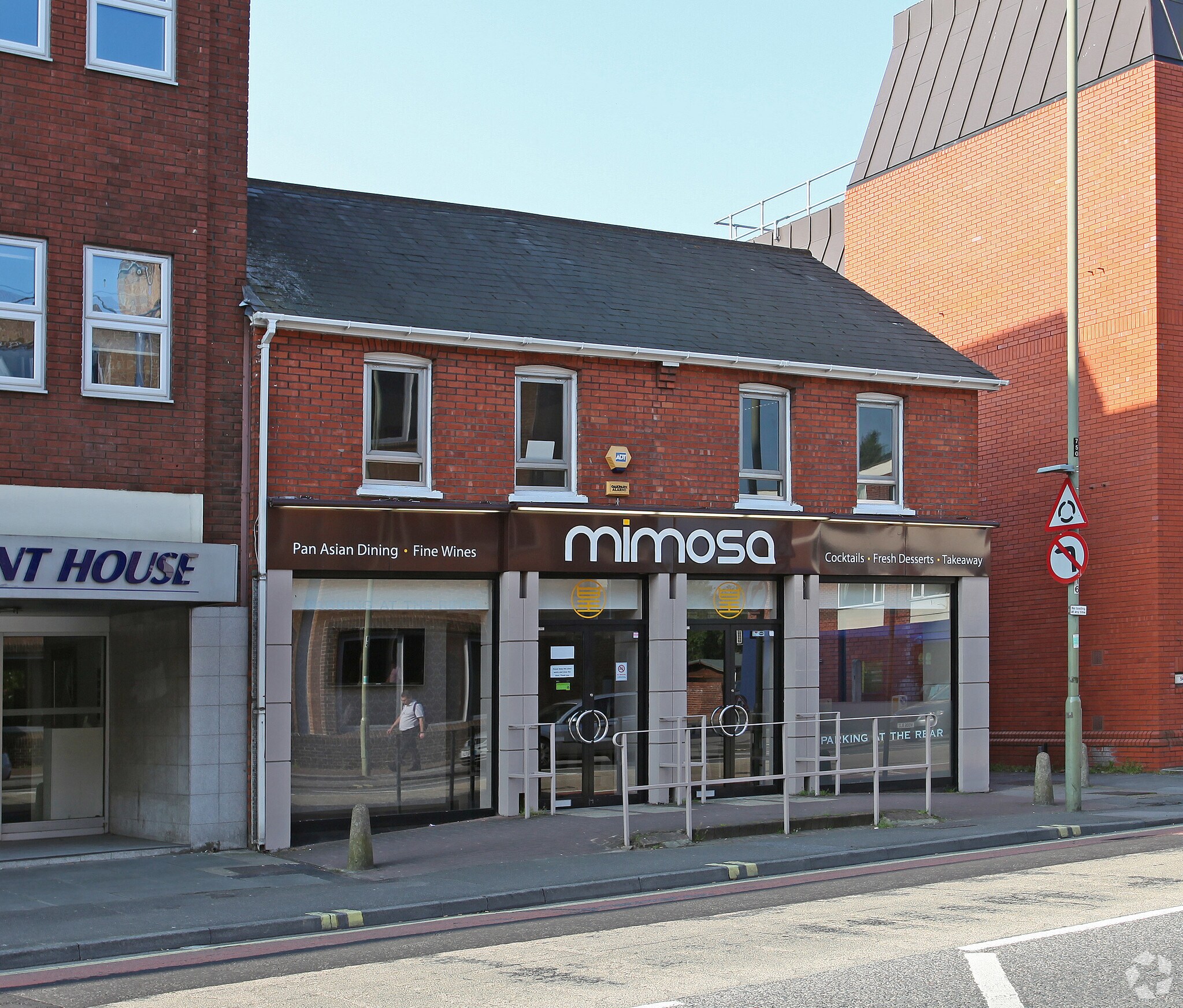 46-48 Victoria Rd, Farnborough for sale Primary Photo- Image 1 of 1