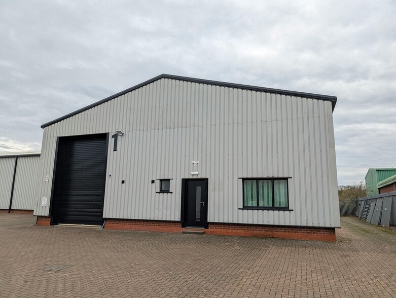 Brunel Dr, Newark to rent - Building Photo - Image 3 of 44