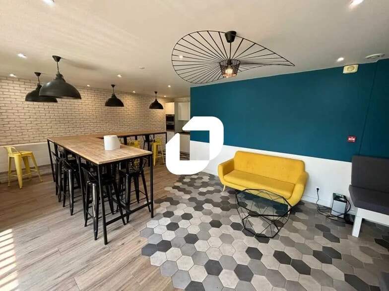 Office in Rueil-Malmaison to rent - Building Photo - Image 3 of 8